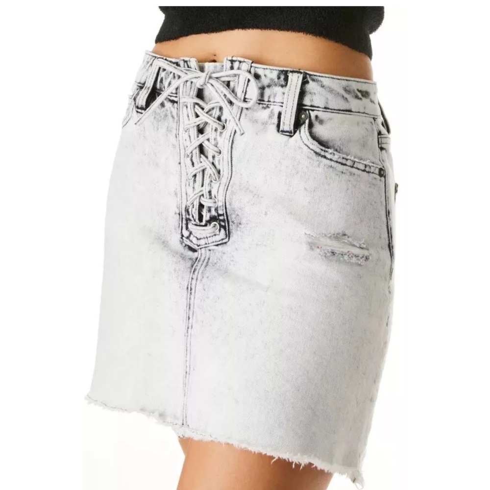 NWT Alice and Olivia lace up high rise denim skirt tie front acid wash size 30